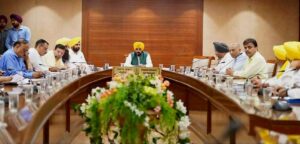 मुख्यमंत्री भगवंत सिंह मान ने किसानों को भरोसा दिलाया कि राज्य सरकार उनके हितों की रक्षा के लिए प्रतिबद्ध है और नई कृषि नीति तैयार करने के लिए तैयार है।